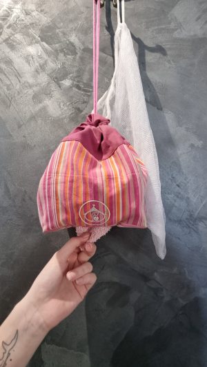 Distributeur rayé rose, orange et blanc