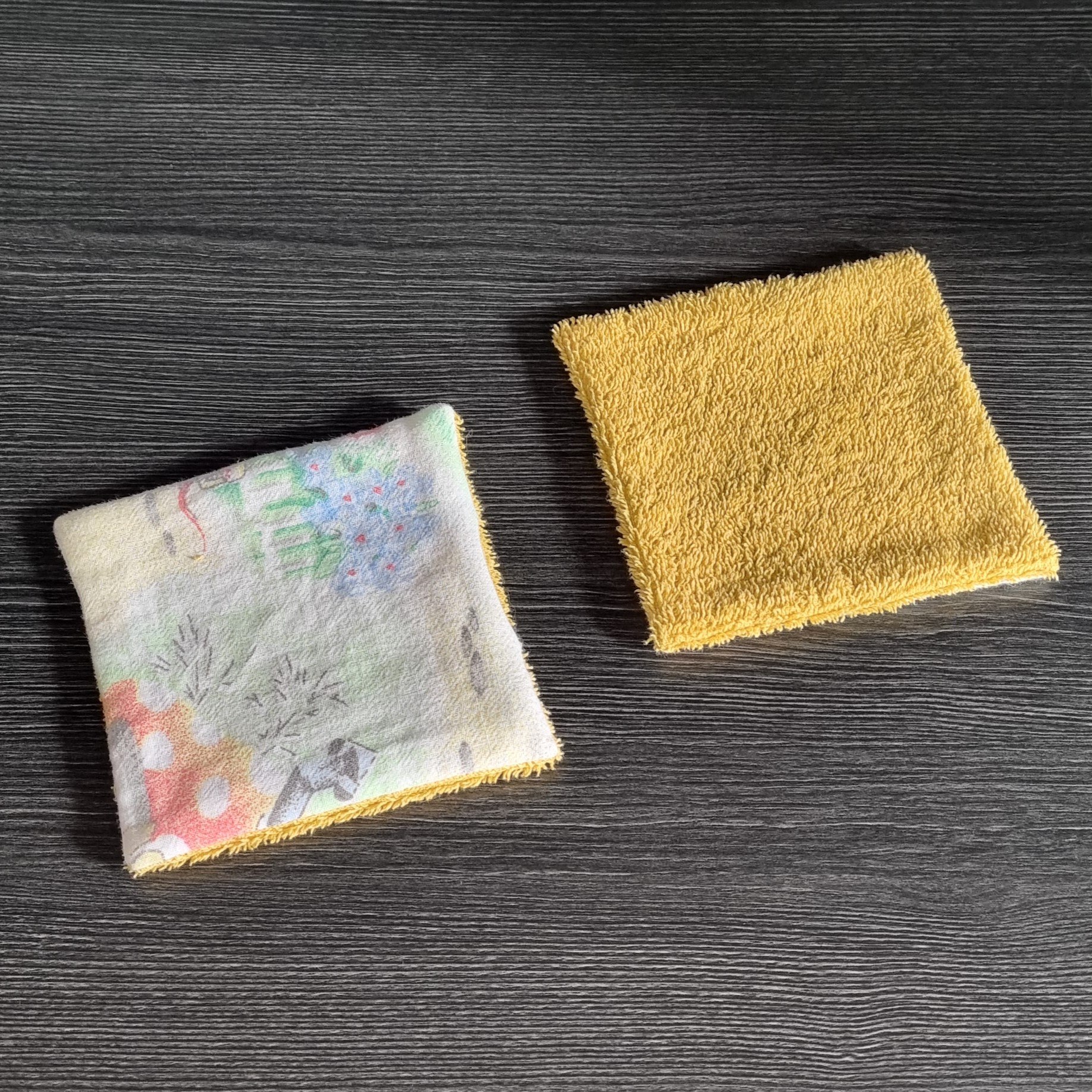 Distributeur blanc avec dessins – Image 4