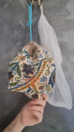 Distributeur motif floral